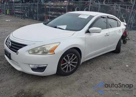 2015 Nissan Altima 2.5 S z USA, uszkodzony, nr VIN 1N4AL3AP1FC492785